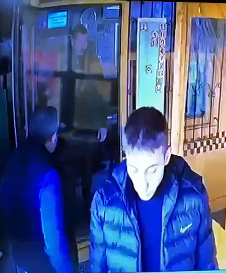 Bindiği taksinin ücretini ödemeyip, bıçakla şoföre saldırdı