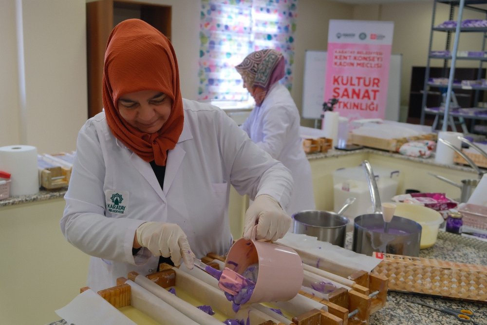 Konya'da Karatay Lavantasına kadın eli değdi