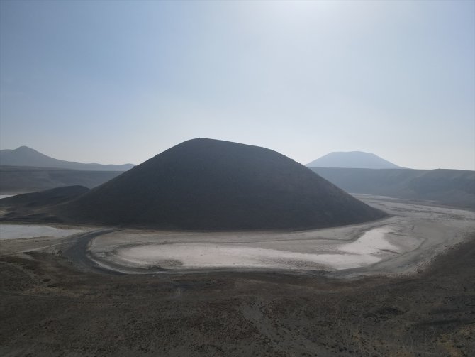 Konya'da kuruyan Meke Gölü'nü, hayata döndürecek projede sona gelindi