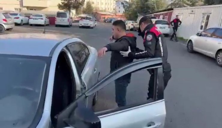 'Spora gidiyorum' diyerek uyuşturucu satmışlar; 5 tutuklama