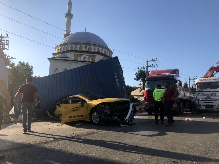 Zincirleme kazaya neden olan ehliyetsiz TIR şoförü, 'çok ölü var' diye kaçmış