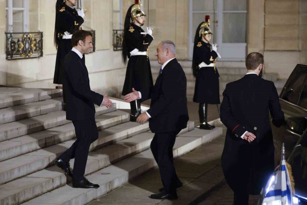 Netanyahu ve Macron, Paris’te görüştü