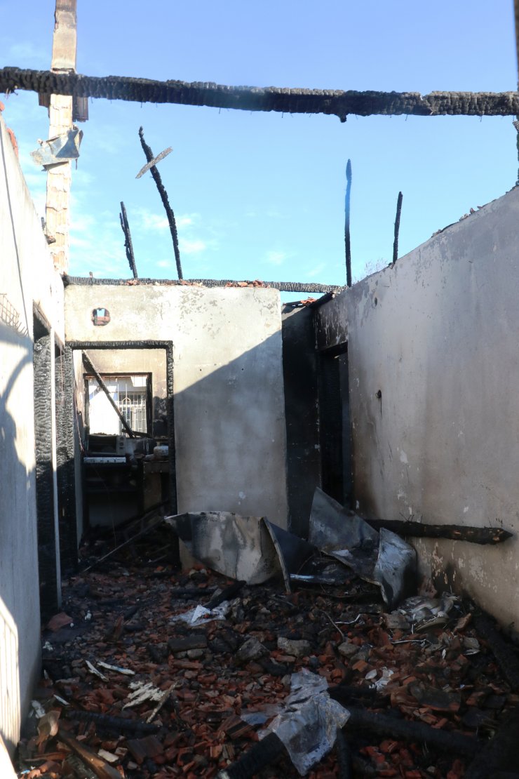 Birlikte yaşadığı yabancı uyruklu kadınla yangında öldü