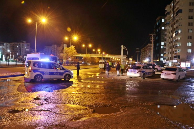 Diyarbakır'da iki ayrı kazada 11 kişi yaralandı