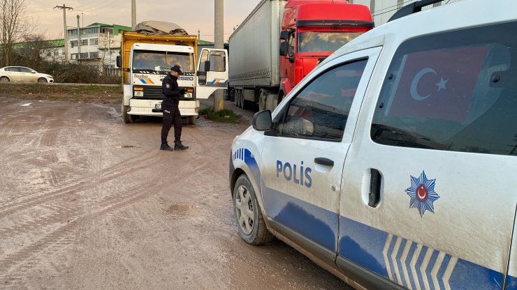 Kamyonun kasasında ölü bulundu