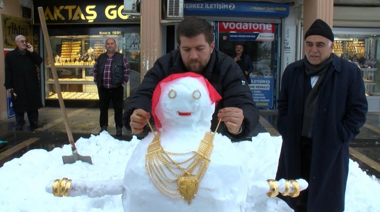 'Kardan gelin'e 350 gram altın taktılar