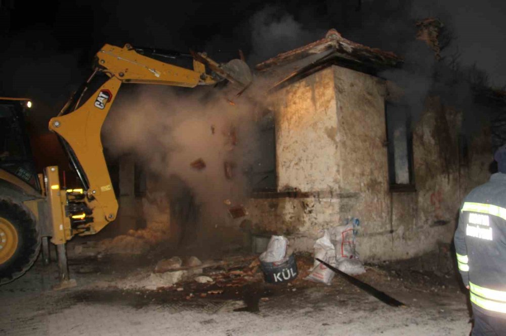 Konya’da korkutan yangın! Alev alev yandı