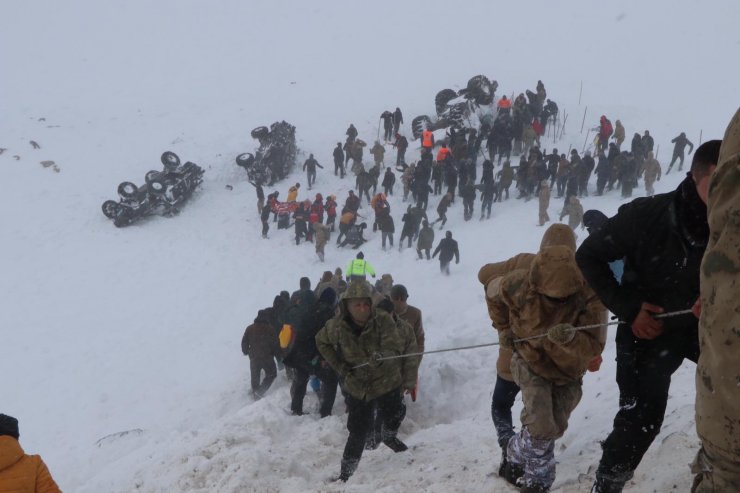 42 kişi şehit olduğu ülkeyi yasa boğan çığ faciasının üzerinden 3 yıl geçti, acılar hala taze