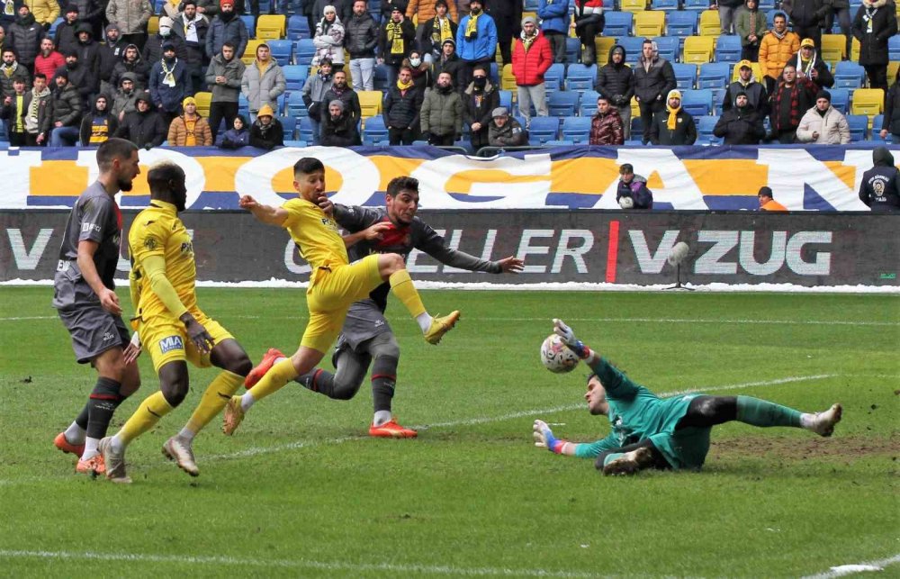 Ankaragücü: 0 - Fatih Karagümrük: 1 (İlk yarı sonucu)