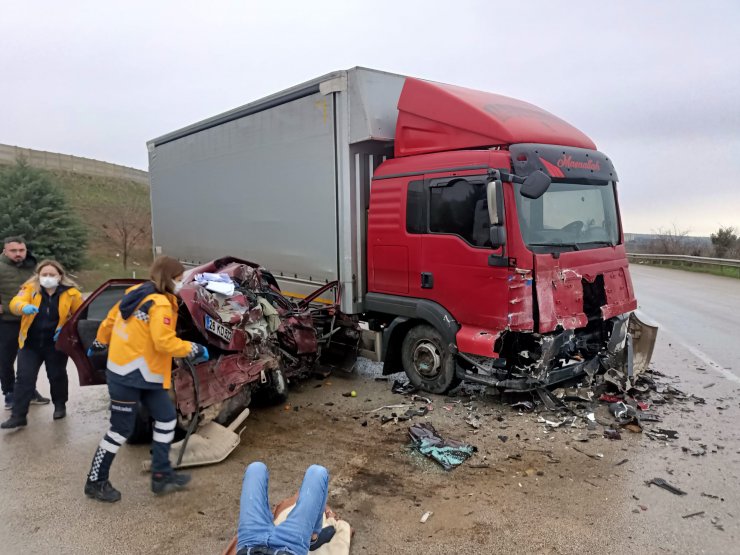 Düğün yolunda kaza: 5 ölü, 1 yaralı