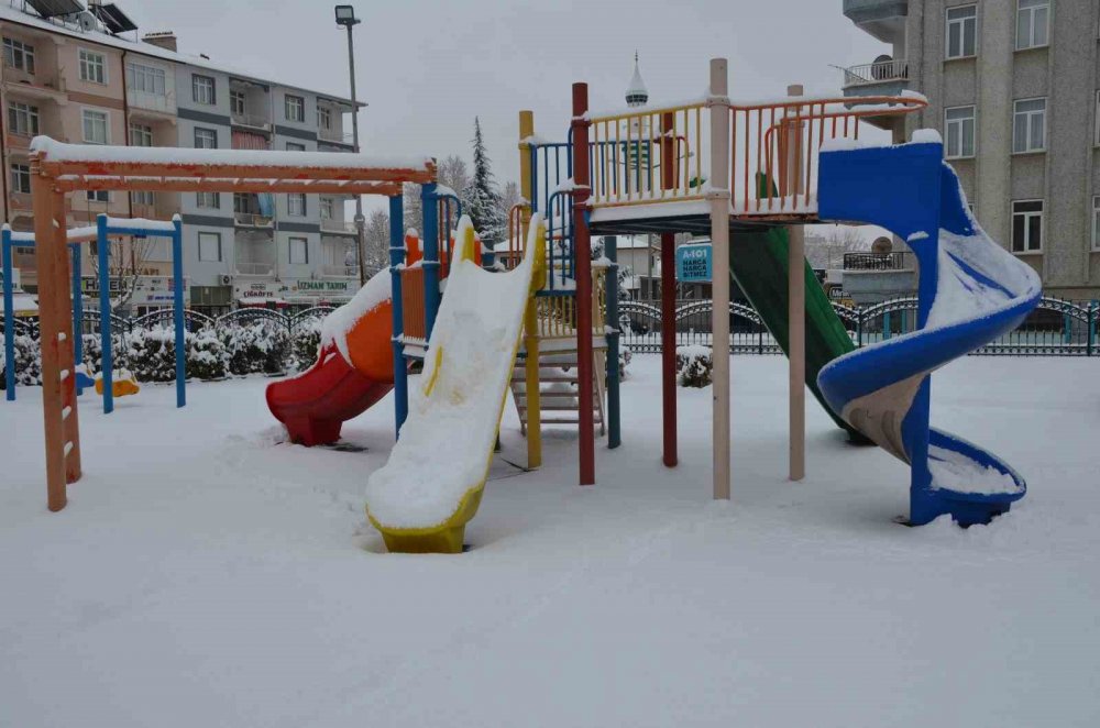 Karaman beyaza büründü