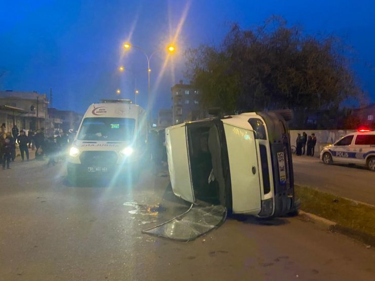 Minibüs ile otomobil çarpıştı: 9 yaralı