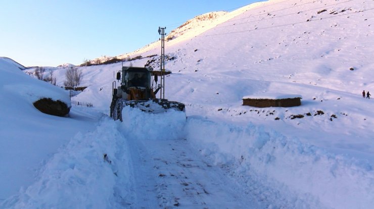Muş’ta 107 köy yolu ulaşıma açıldı