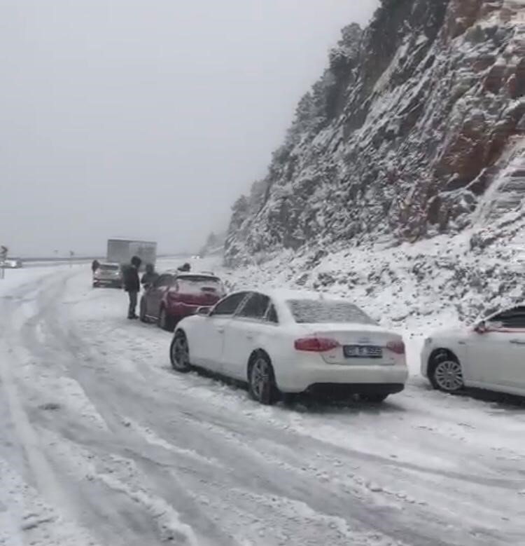 Antalya-Konya karayolu trafiğe kapatıldı, sürücüler tesislere yönlendirildi