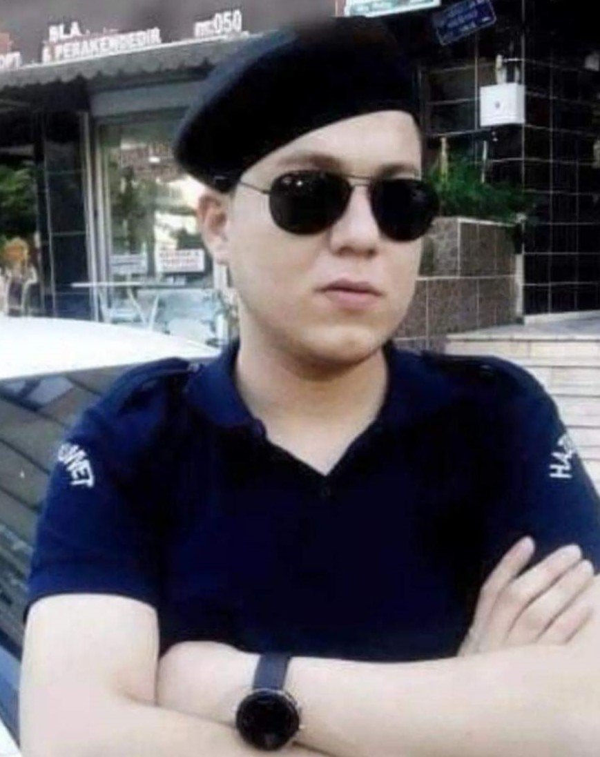 Güpegündüz sitenin demir kapısını çaldı