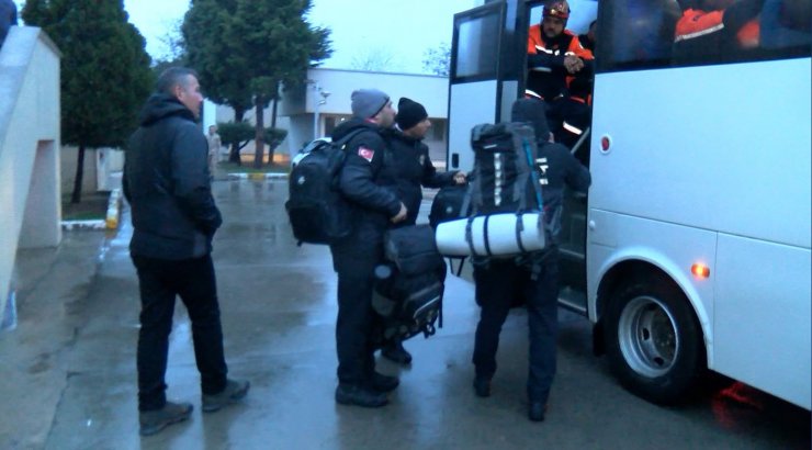 İstanbul'dan deprem bölgesine arama kurtarma ekipleri gidiyor