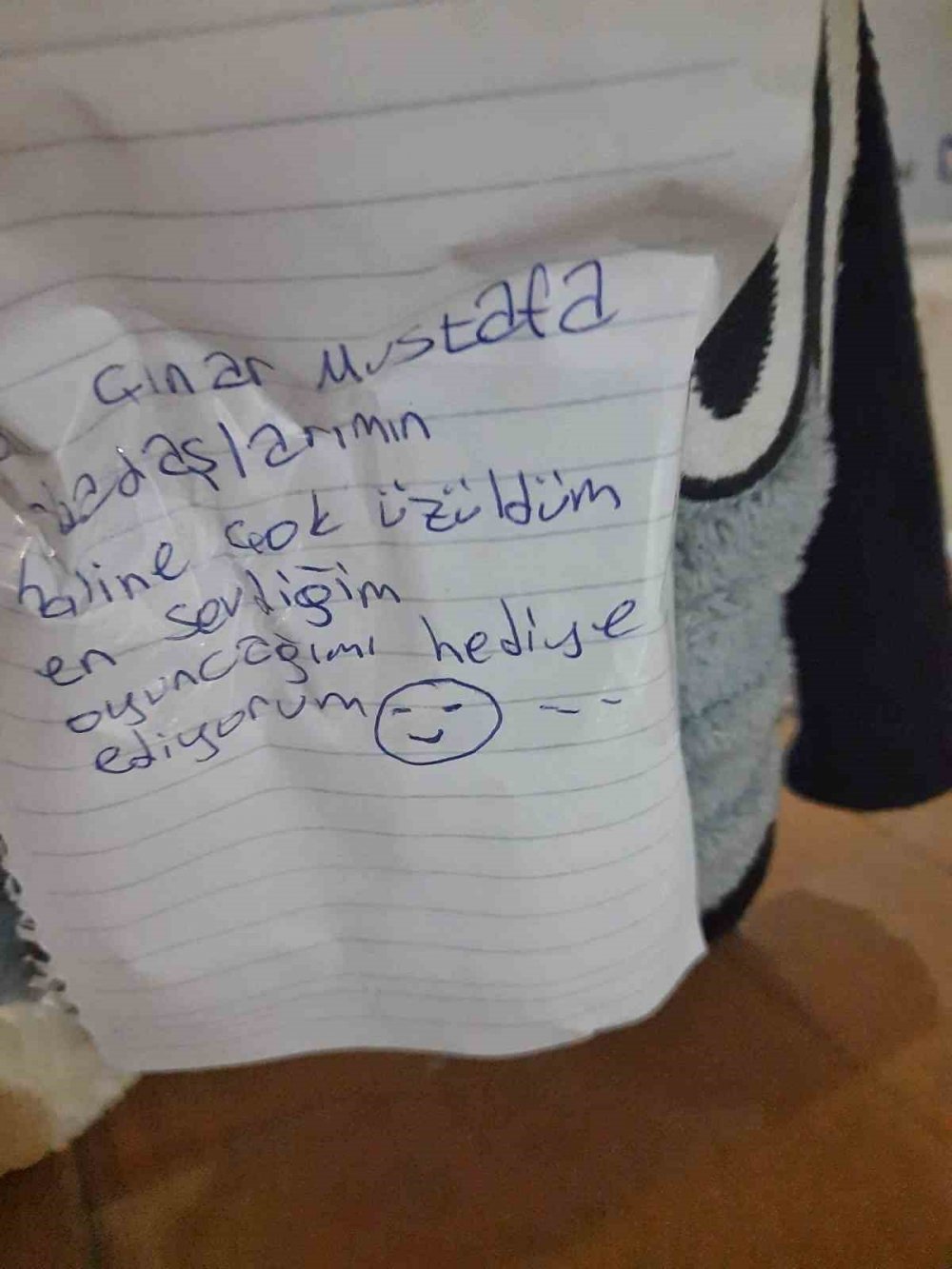 En sevdiği oyuncağını depremzedeler için gönderdi