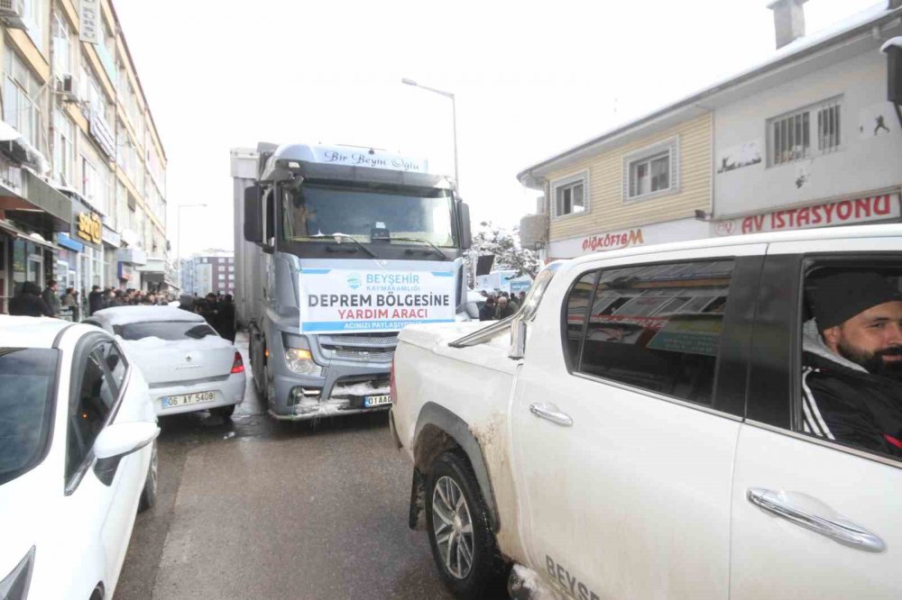 Konya Beyşehir’den Hatay’a 6 tır dolusu yardım malzemesi