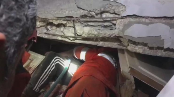 Konya'dan giden kurtarma ekipleri enkazdan 19 kişiyi sağ olarak kurtardı