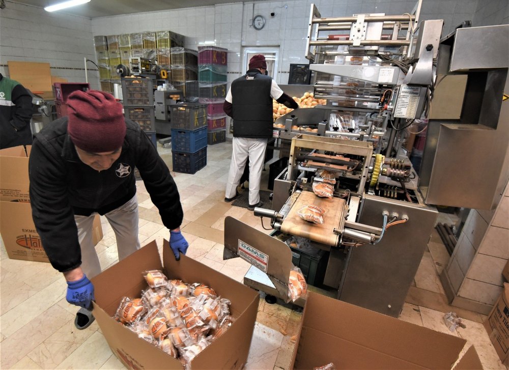 Konya'dan yardım seferberliği! Karatay Belediyesinden 100 bin ekmek