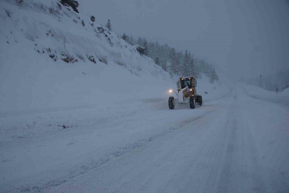 Tipi nedeniyle kapanan Konya-Antalya kara yolunda son durum