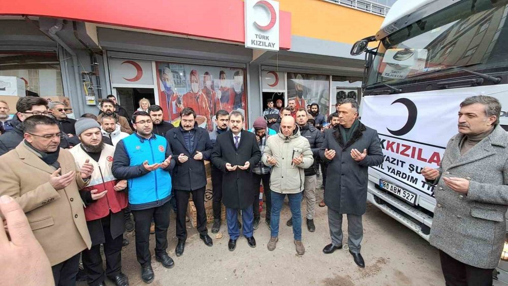 Ağrı’da deprem bölgesine yardımlar hız kesmeden devam ediyor