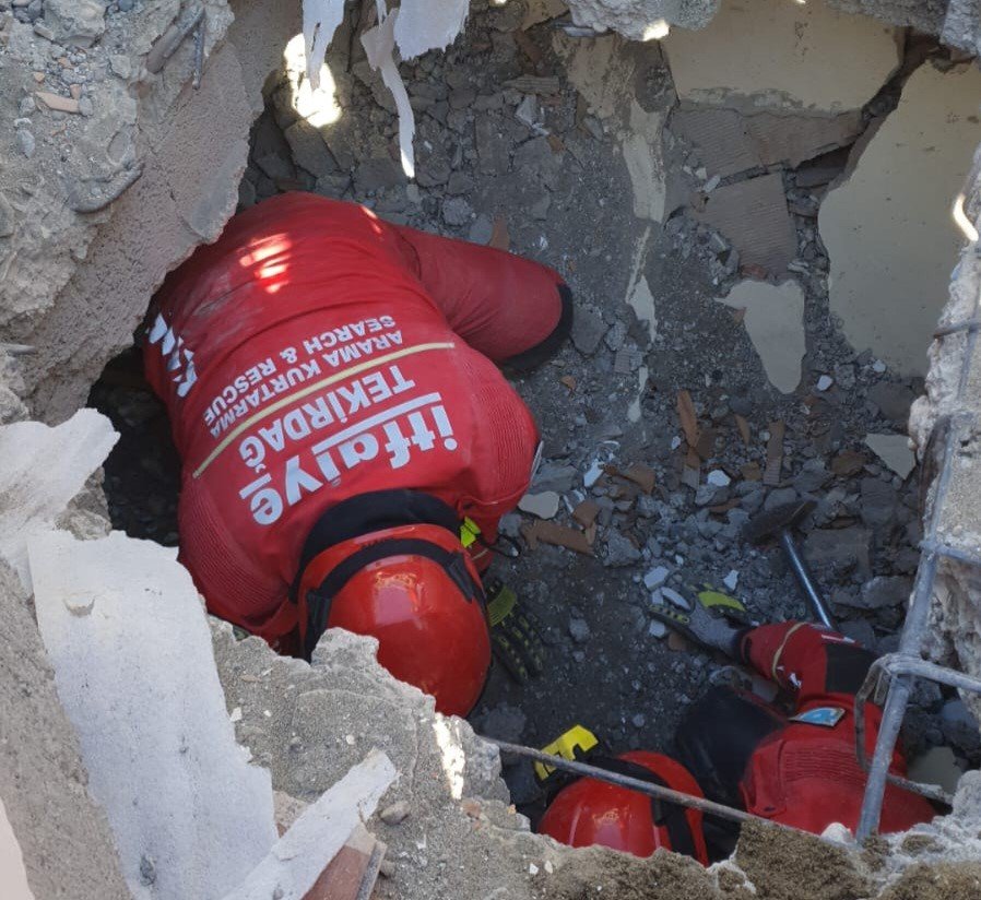 Depremden 53 saat sonra kurtarıldı