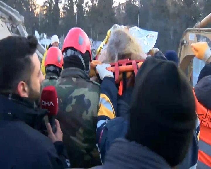 Kahramanmaraş'ta bir mucize daha! Enkazdan 52 saat sonra kurtarıldı