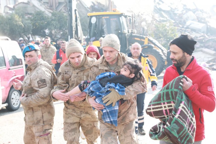 Kızılay deprem bölgesinde yardım çalışmalarını sürdürüyor