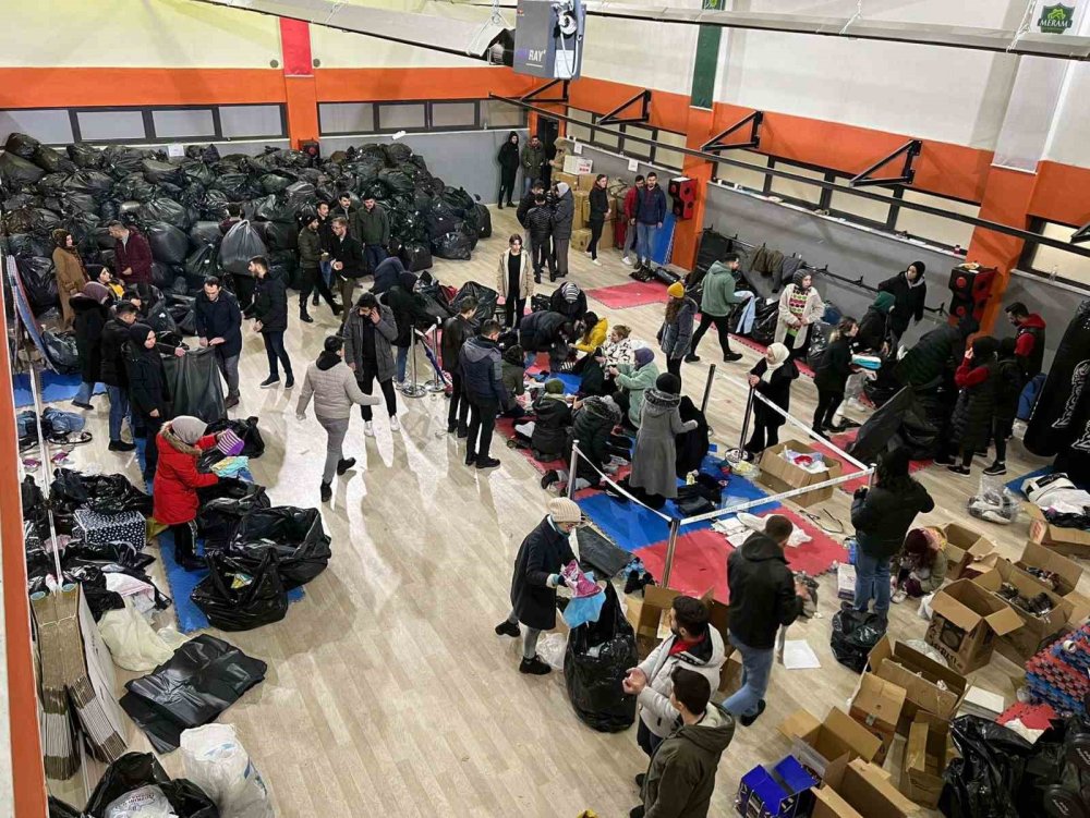 Meram, afet bölgesi için tüm imkanlarıyla seferber oldu