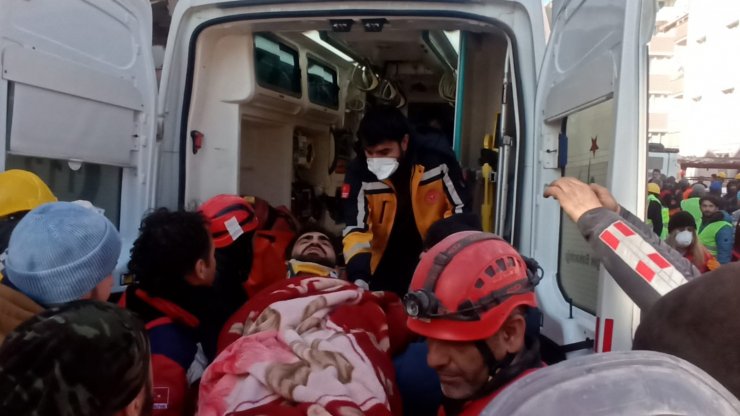 83'üncü saatte kurtarıldı, alkışlarla hastaneye götürüldü