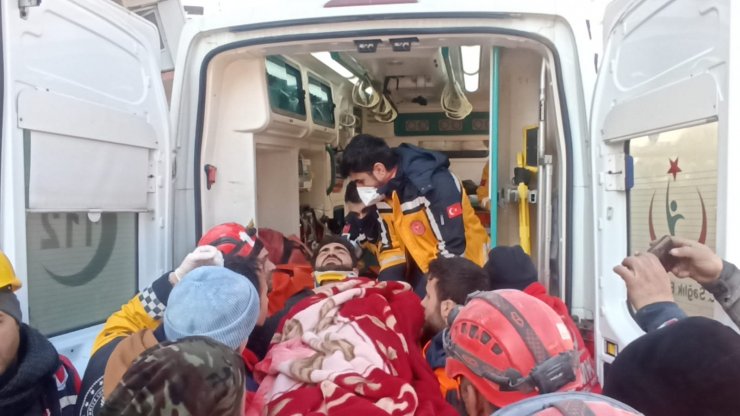83'üncü saatte kurtarıldı, alkışlarla hastaneye götürüldü