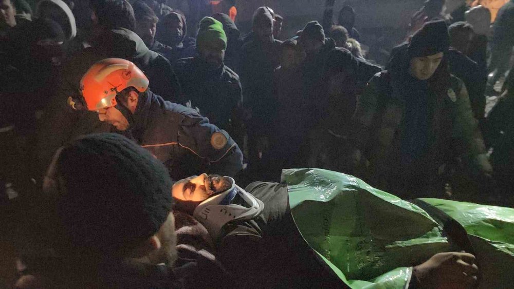 Adıyaman’da 29 yaşındaki genç 71 saat sonra sağ kurtarıldı