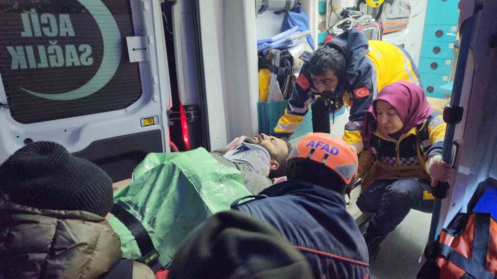 Adıyaman’da 29 yaşındaki genç 71 saat sonra sağ kurtarıldı