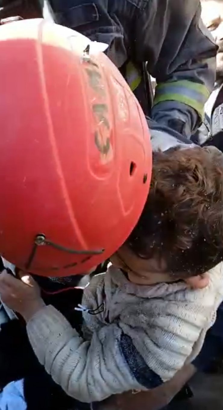 Anne ve 1 yaşındaki Rami de sağ çıkarıldı