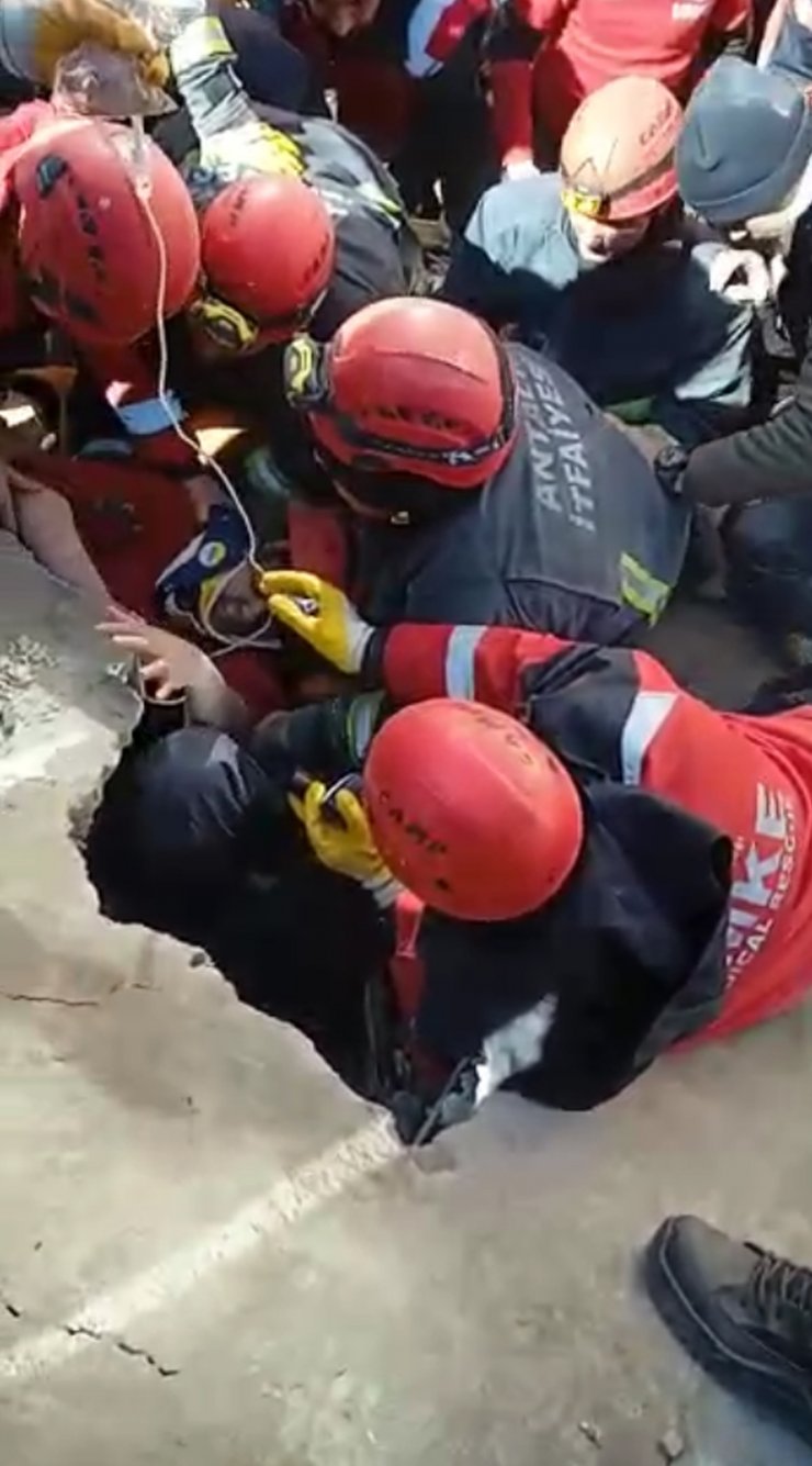 Anne ve 1 yaşındaki Rami de sağ çıkarıldı