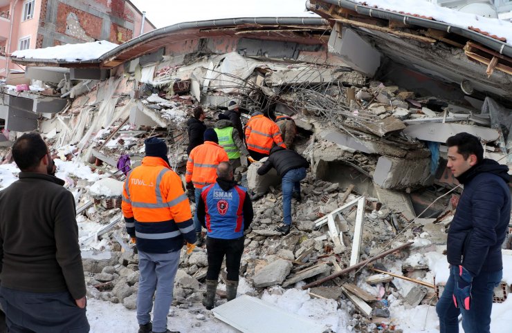 Doğum gününde kızı ve damadını depremde kaybetti