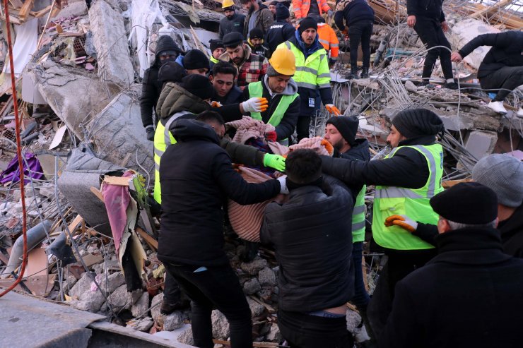 Doğum gününde kızı ve damadını depremde kaybetti