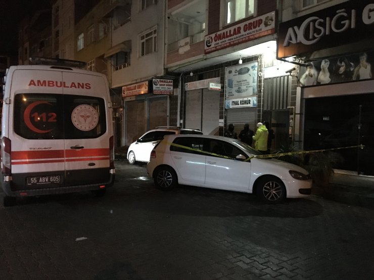 Evine gittiği ablası ve yanındaki arkadaşını öldürdü