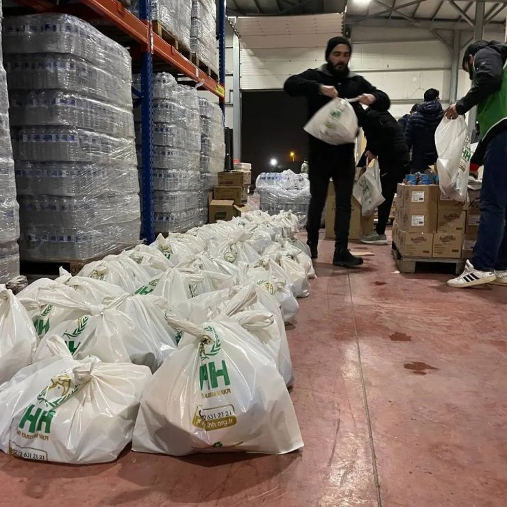 İHH, deprem bölgesinde çalışmalarını sürdürüyor