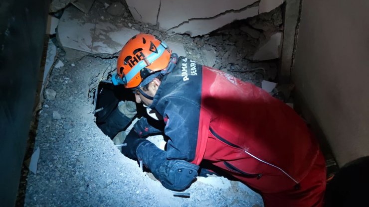 İHH, deprem bölgesinde çalışmalarını sürdürüyor