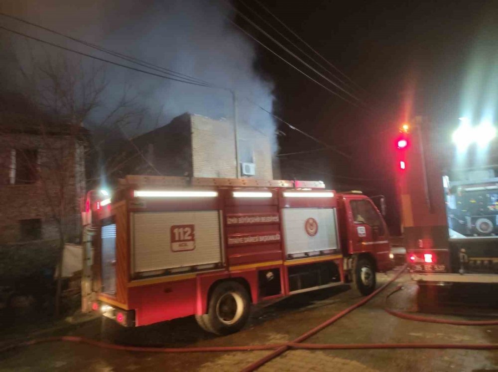 İzmir’deki yangında pencereden atlayan adam hayatını kaybetti