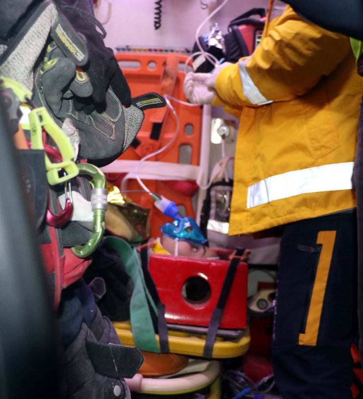 Kahramanmaraş'ta Berivan, 62 saat sonra enkazdan yaralı çıkarıldı