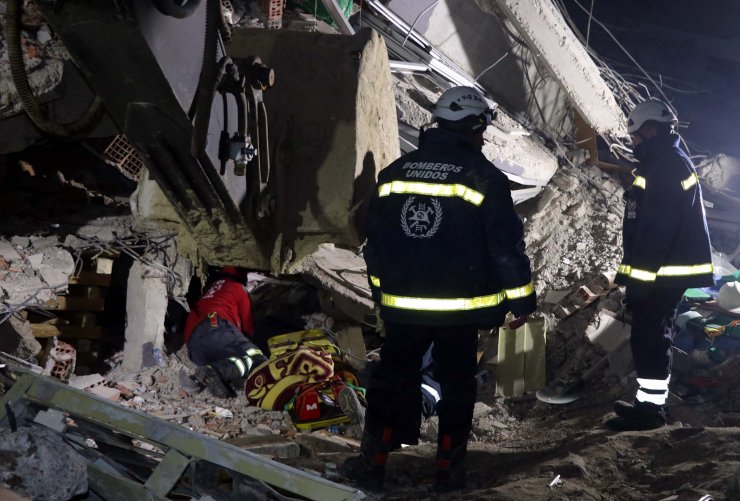 Kahramanmaraş'ta Berivan, 62 saat sonra enkazdan yaralı çıkarıldı