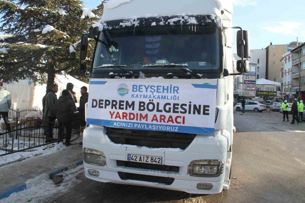 Konya'dan deprem bölgesine yardımlar sürüyor