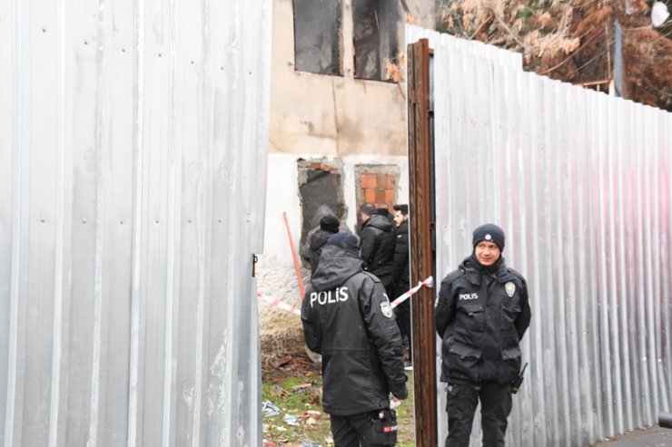 Tekirdağ'da metruk bina yangınında 2 kişi öldü