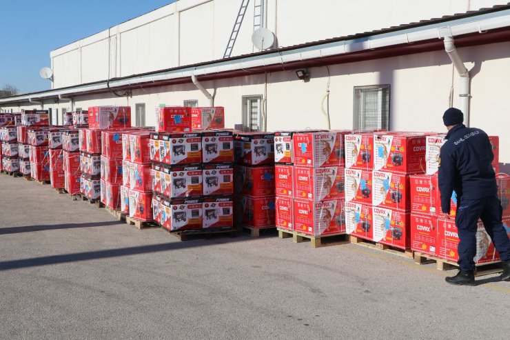 Adana’dan 450 jeneratör helikopterlerle Hatay’a götürüldü