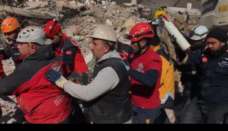 Adıyaman'da 110 saat sonra gelen mucize