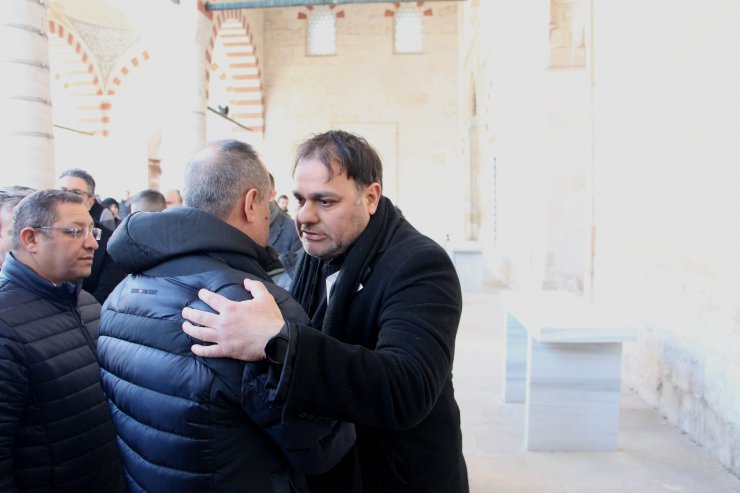 Depremde ölen Gülen öğretmen için, gıyabi cenaze namazı