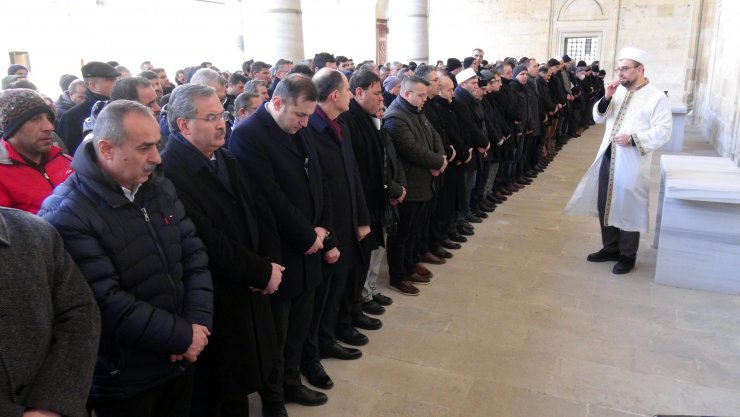 Depremde ölen Gülen öğretmen için, gıyabi cenaze namazı